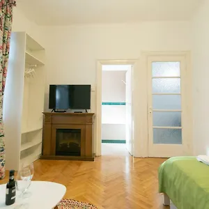 Apartament Bright In The Heart Of The With Netflix, Bucureşti