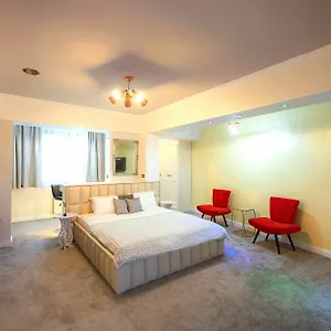 3* מלון Brater Luxury